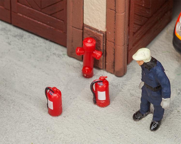 H0 6 Feuerlöscher und 2 Hydra nten