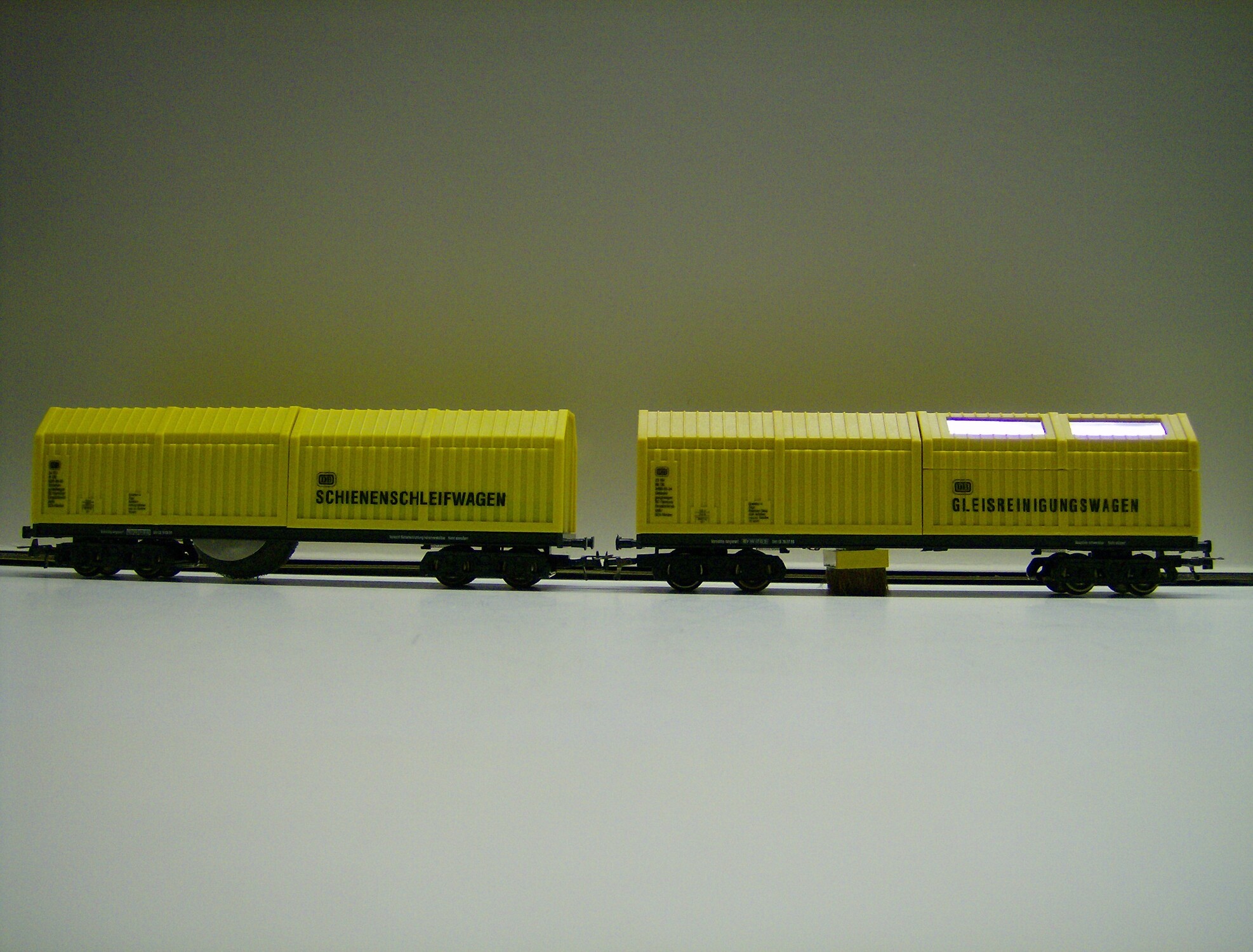 H0 Digitalset AC bestehend au s Staubsauger und Schienenschleifwagen