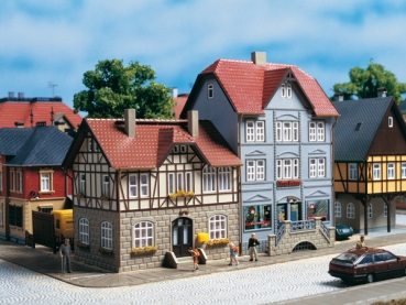 H0/TT Wohnhaus Bahnhofstraße 9/11