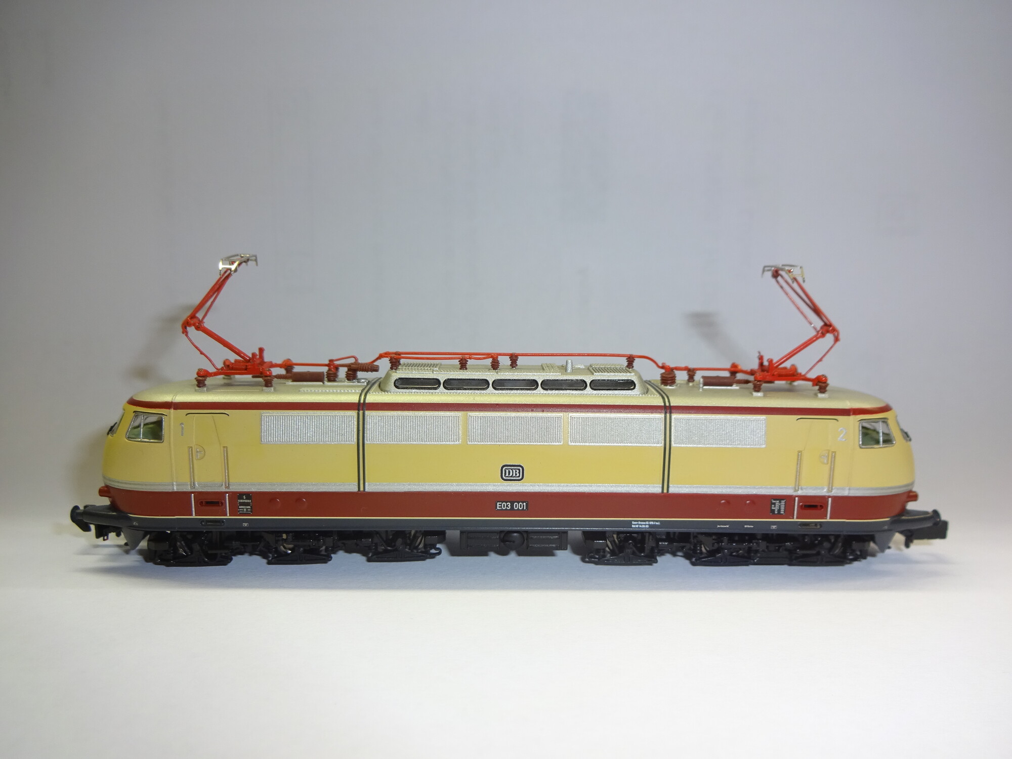 DB, E-Lok E 03 001 in beige/r 