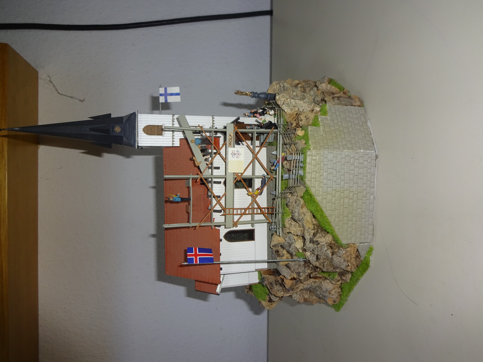 H0 Diorama Kirche mit Gerüst 